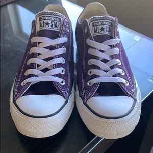 purple low top converse!!